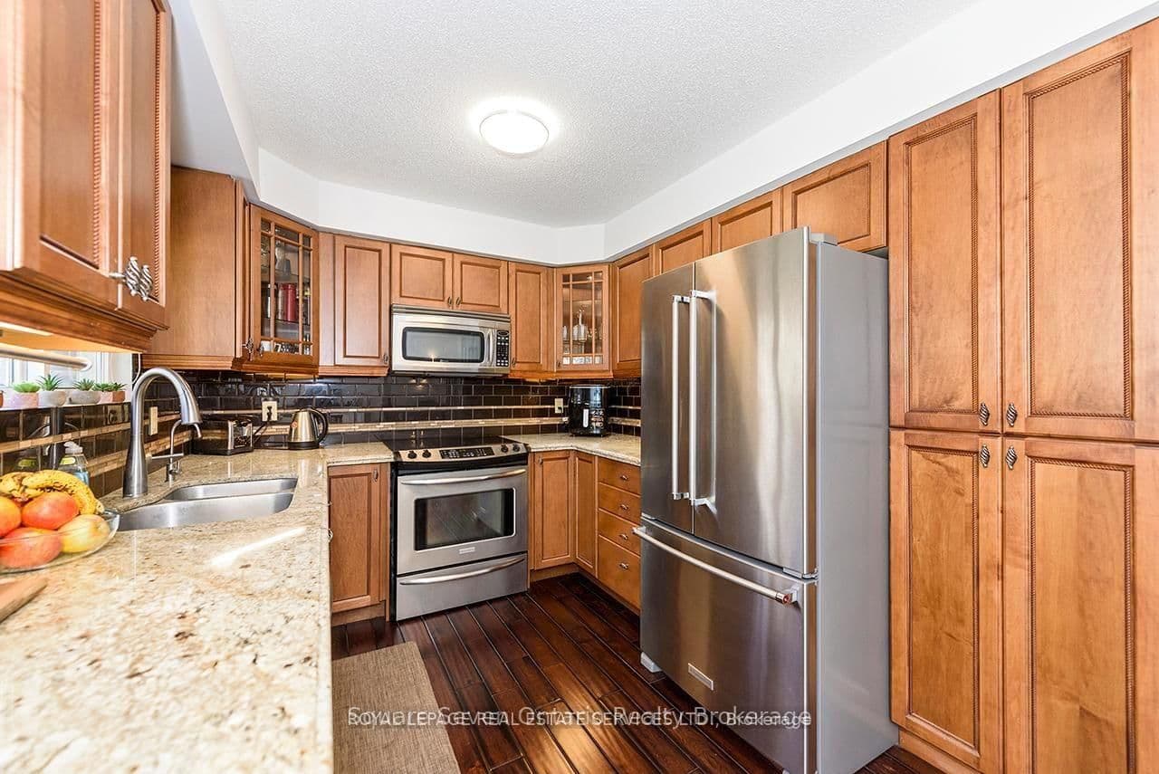 635 Commonwealth Crescent thumbnail 23