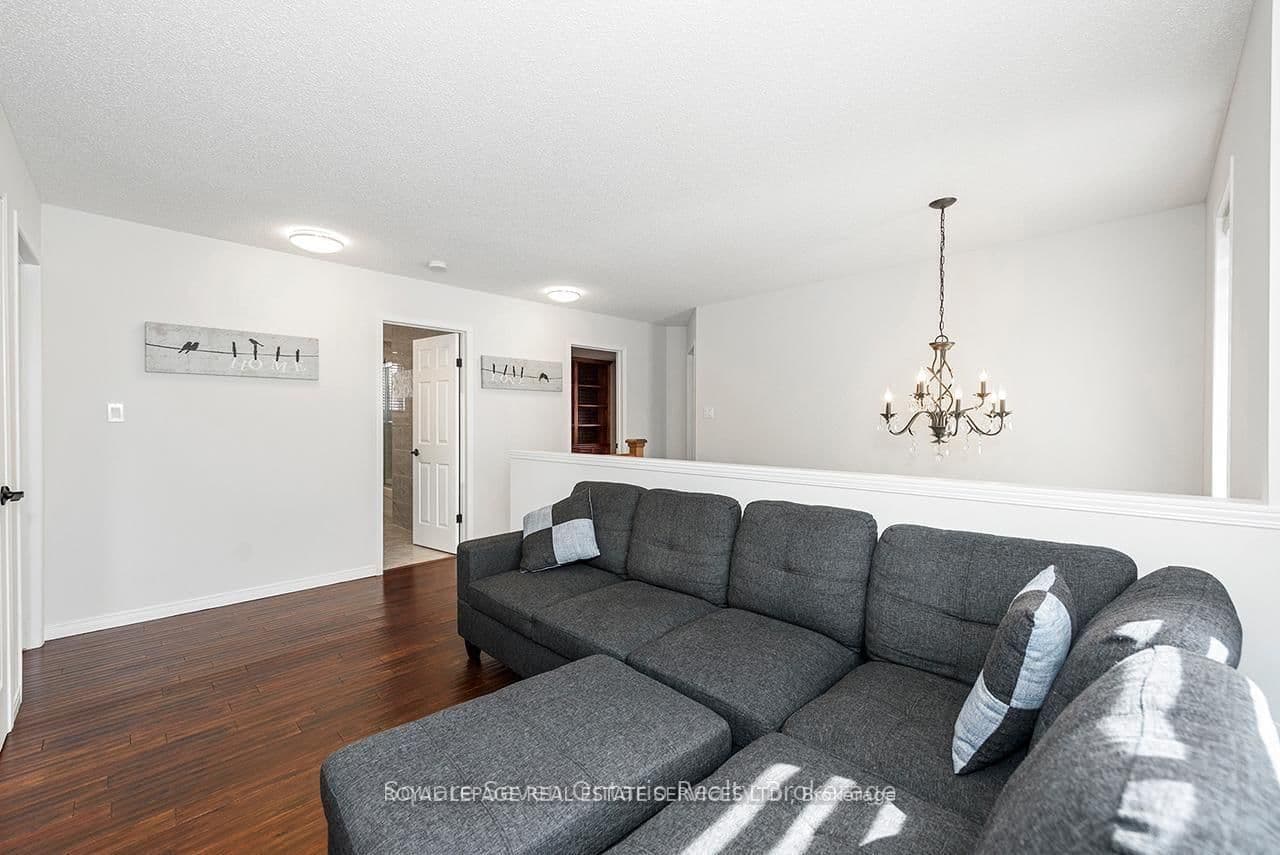 635 Commonwealth Crescent thumbnail 27