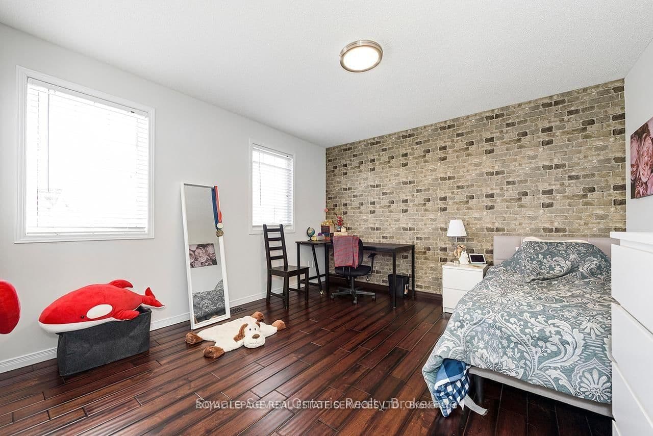 635 Commonwealth Crescent thumbnail 31