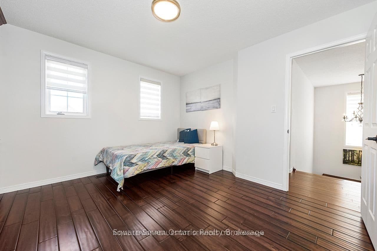 635 Commonwealth Crescent thumbnail 37