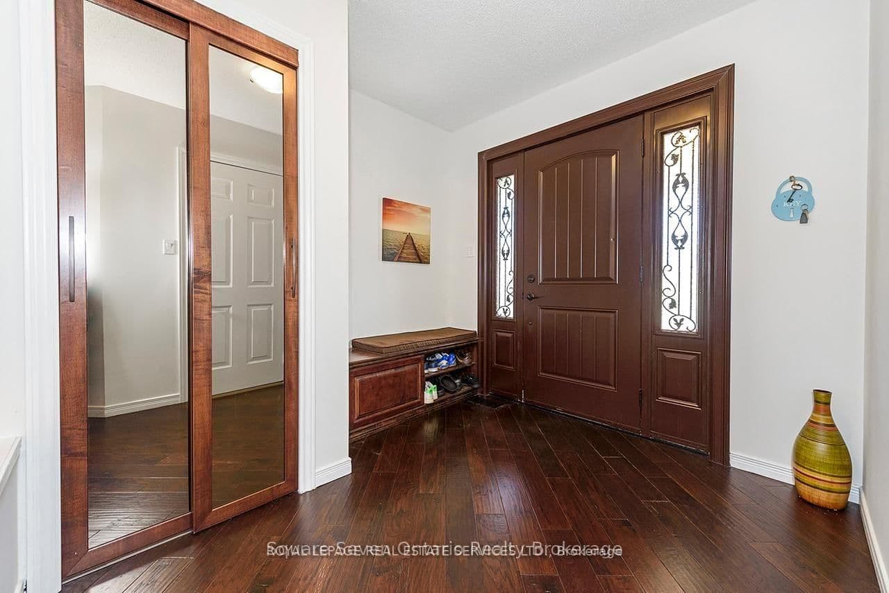 635 Commonwealth Crescent thumbnail 6