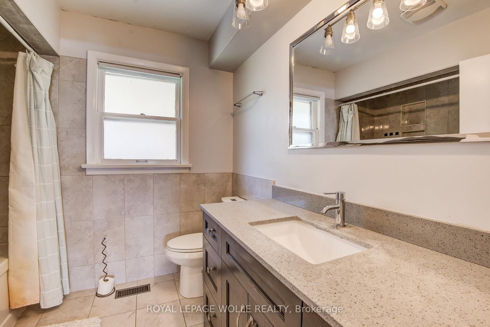 139 Elgin Crescent thumbnail 16