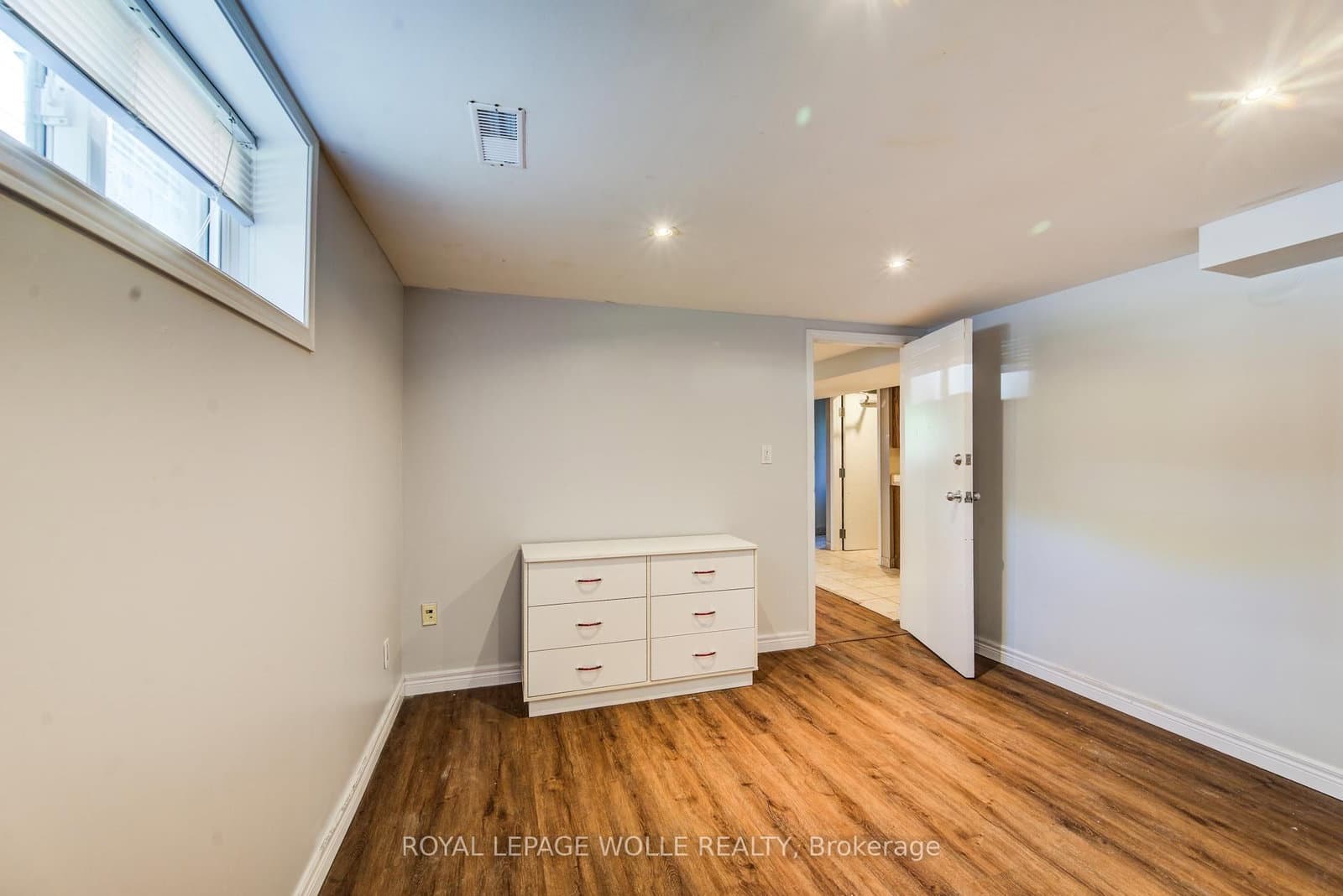 139 Elgin Crescent thumbnail 34