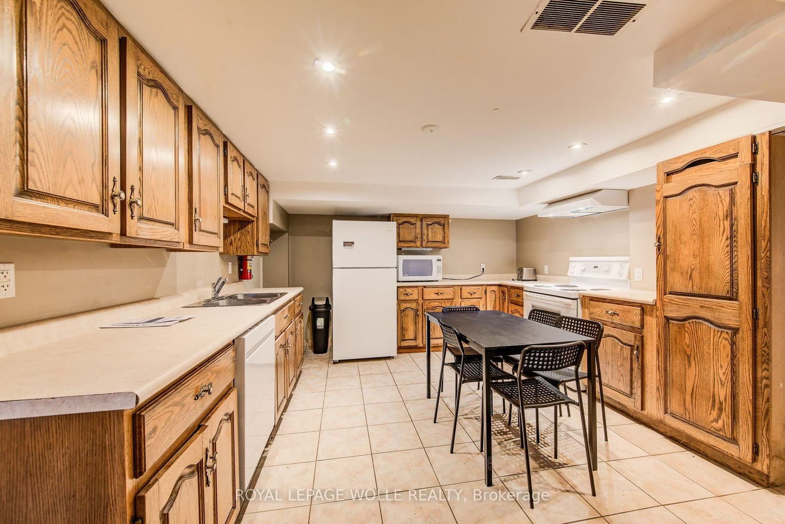 139 Elgin Crescent thumbnail 35