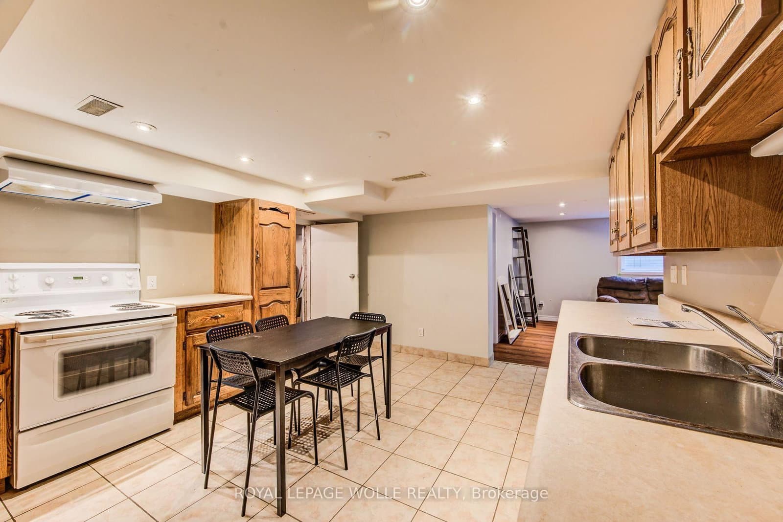 139 Elgin Crescent thumbnail 37