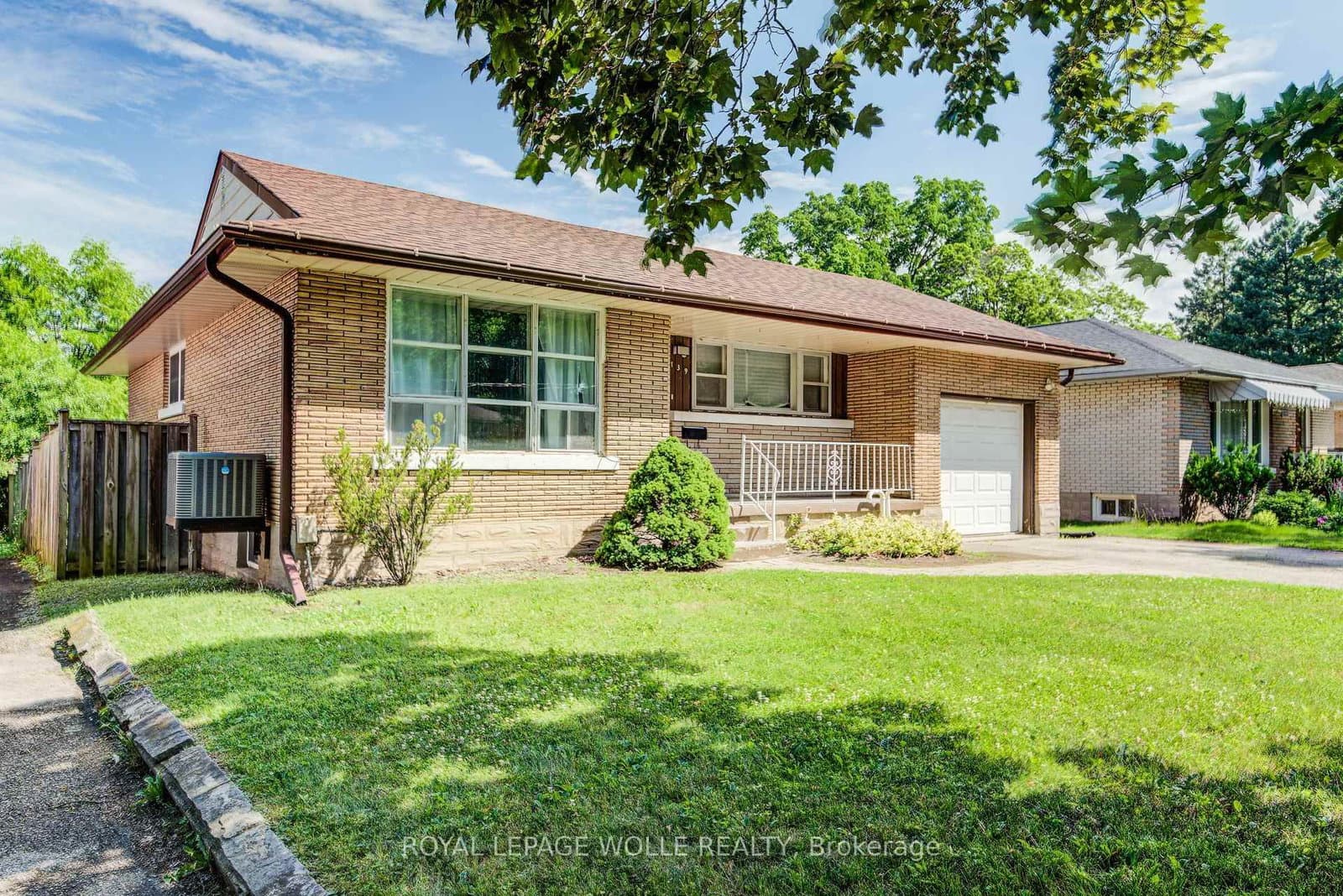 139 Elgin Crescent thumbnail 4