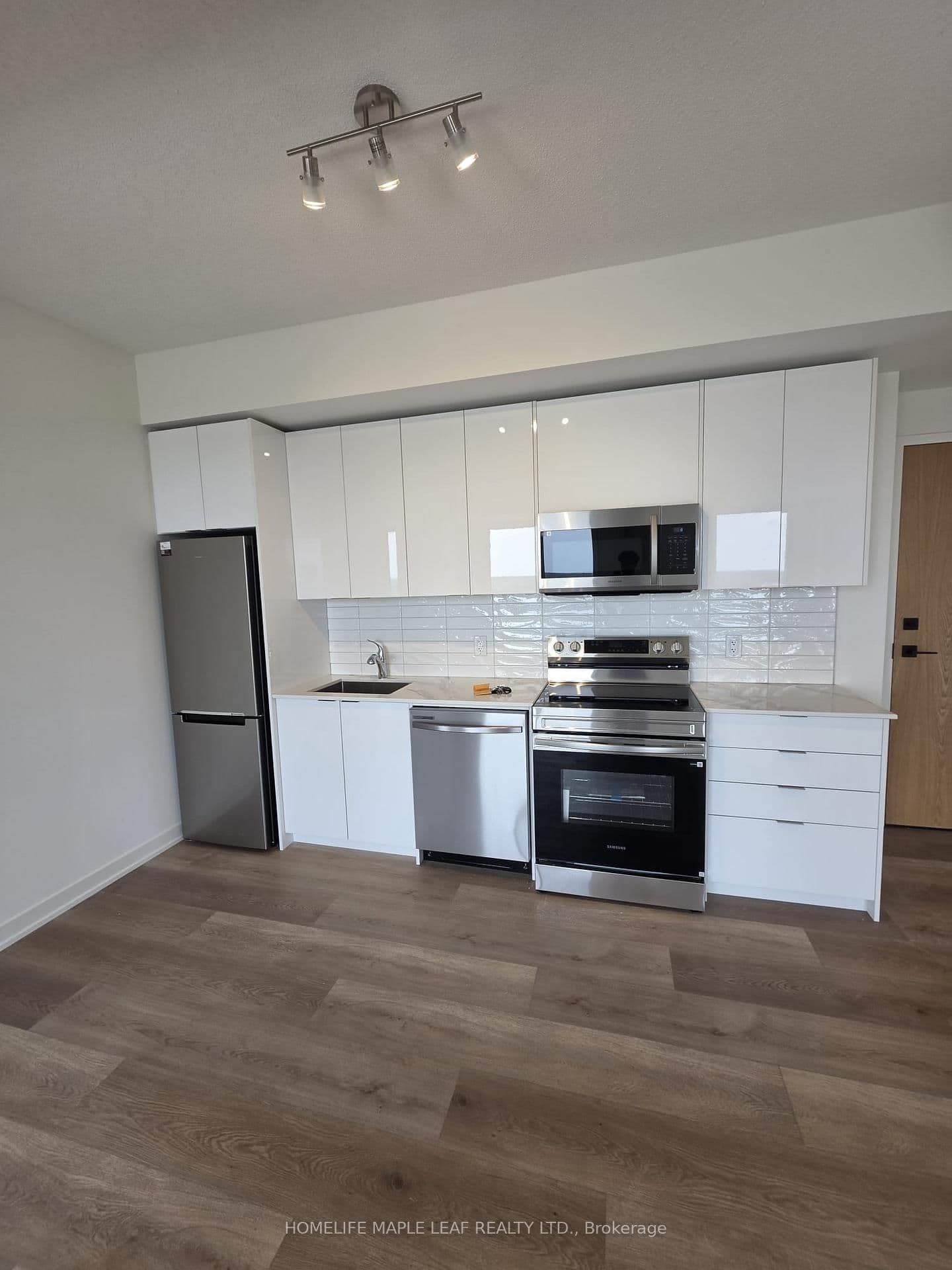 #1509 - 33 Erie Avenue