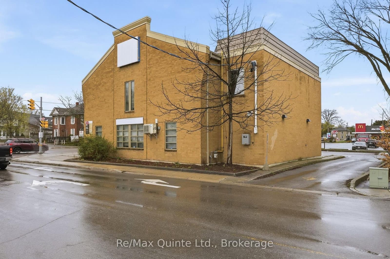 115 Picton Main Street thumbnail 3