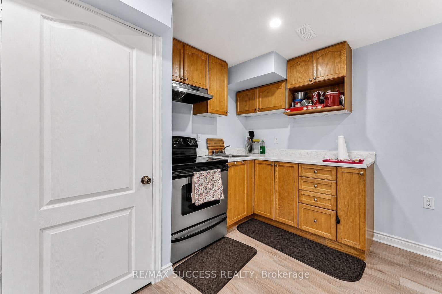81 Lambert Crescent, Unit Basement thumbnail 2