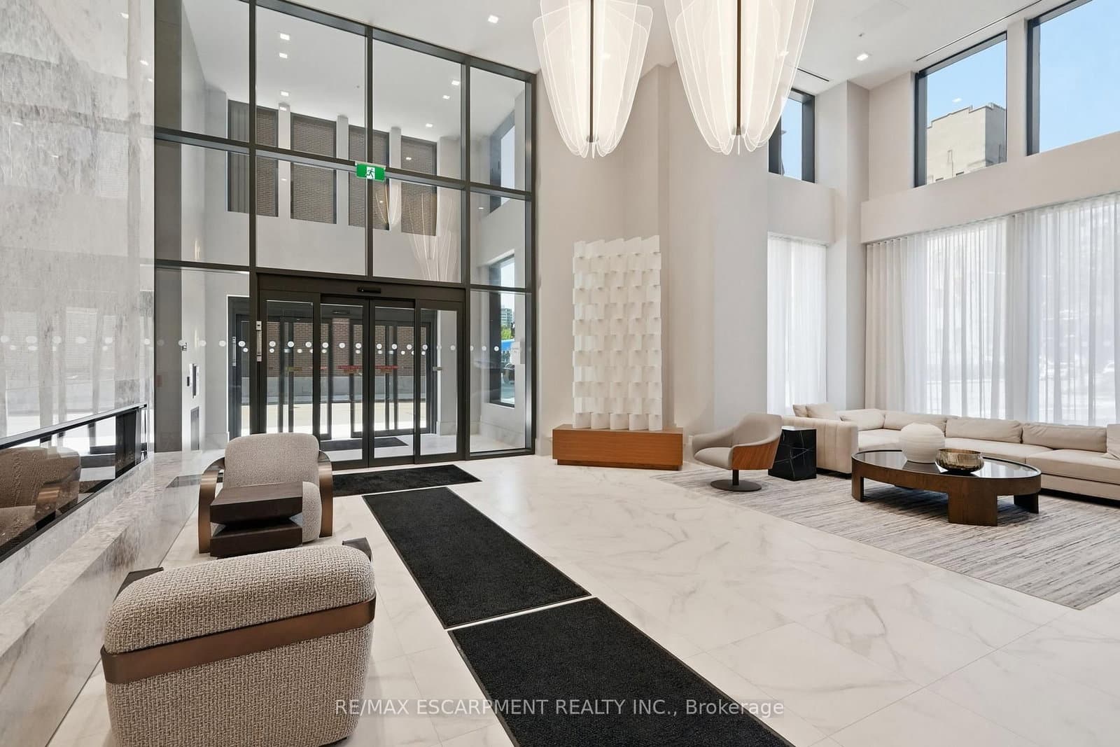75 JAMES Street S, Unit 2017 thumbnail 4