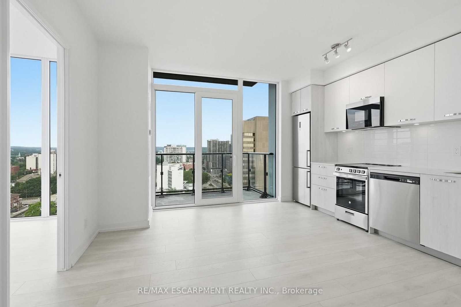 75 JAMES Street S, Unit 2017 thumbnail 7
