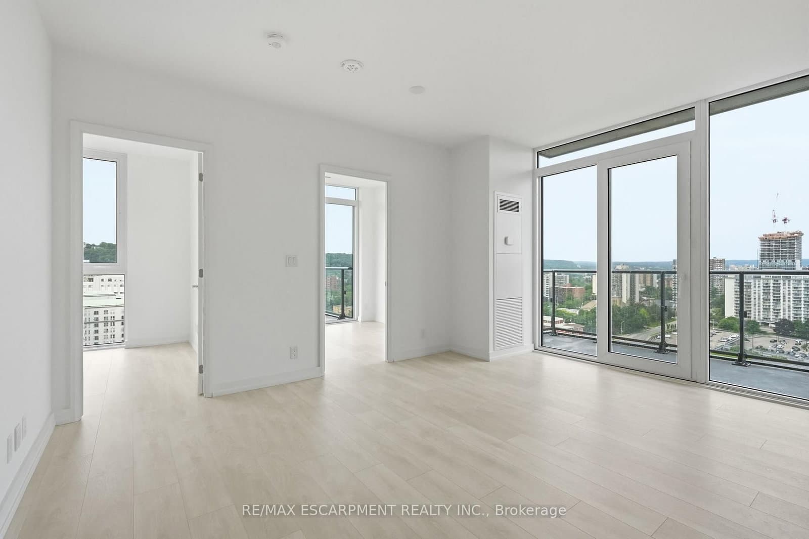 75 JAMES Street S, Unit 2017 thumbnail 9