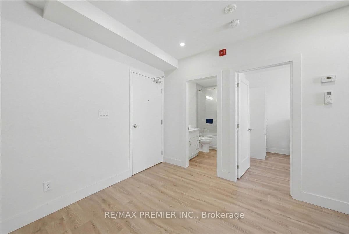 184 King Street E thumbnail 19