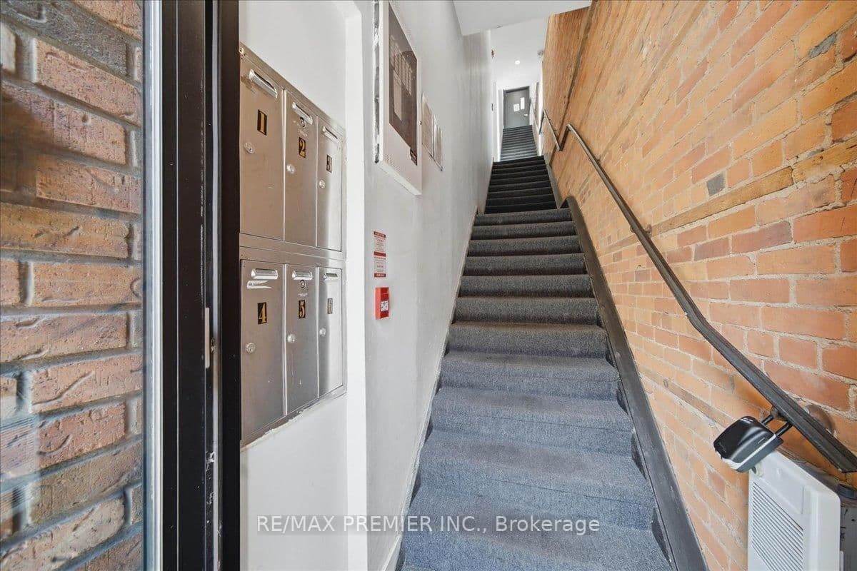 184 King Street E thumbnail 7