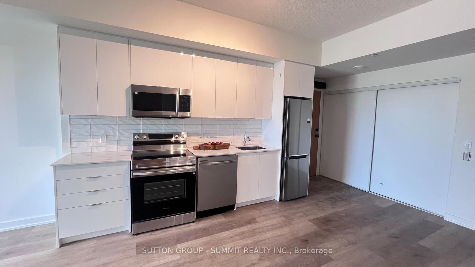 33 ERIE Avenue, Unit 402 thumbnail 20