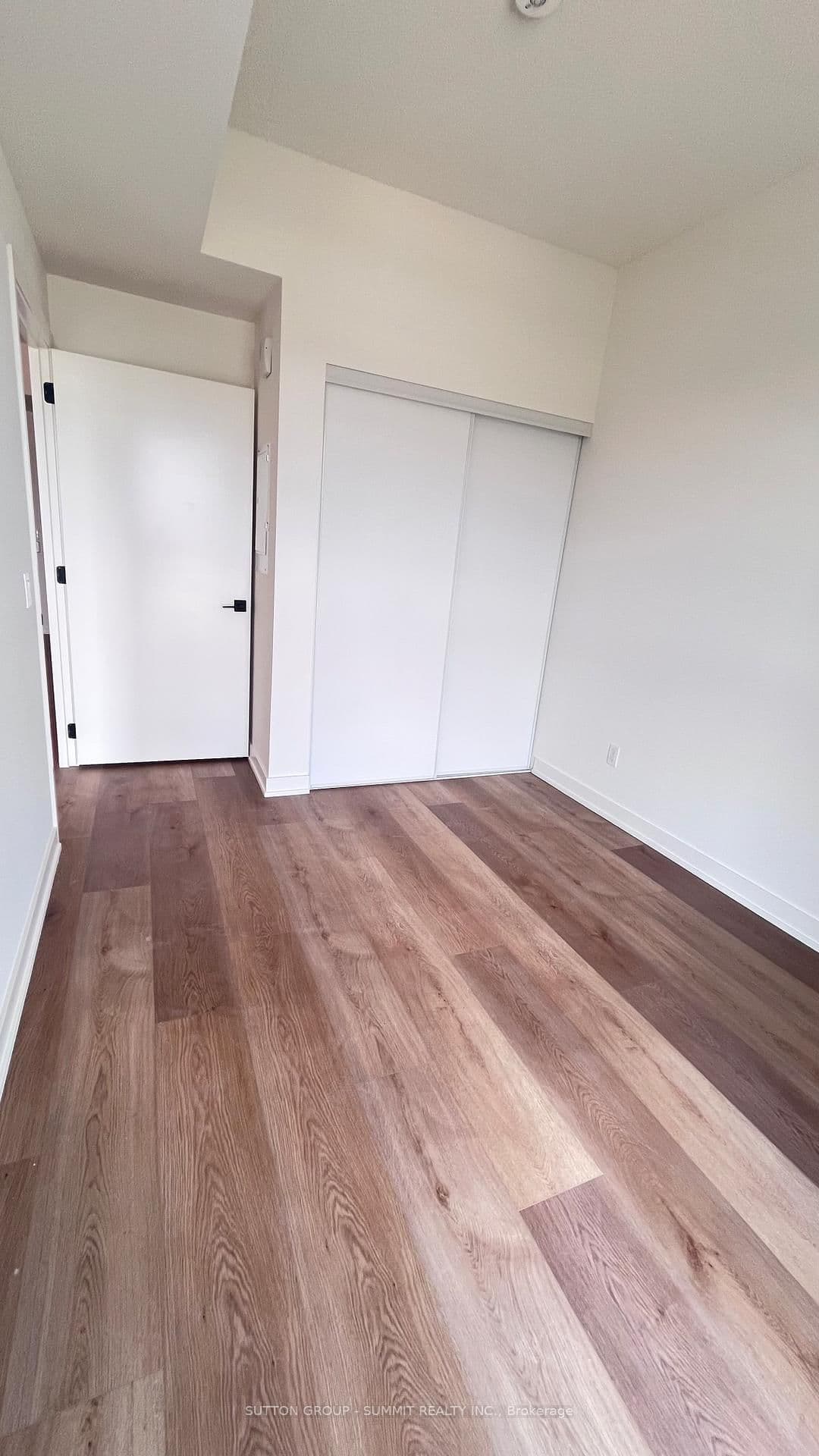 33 ERIE Avenue, Unit 402 thumbnail 22