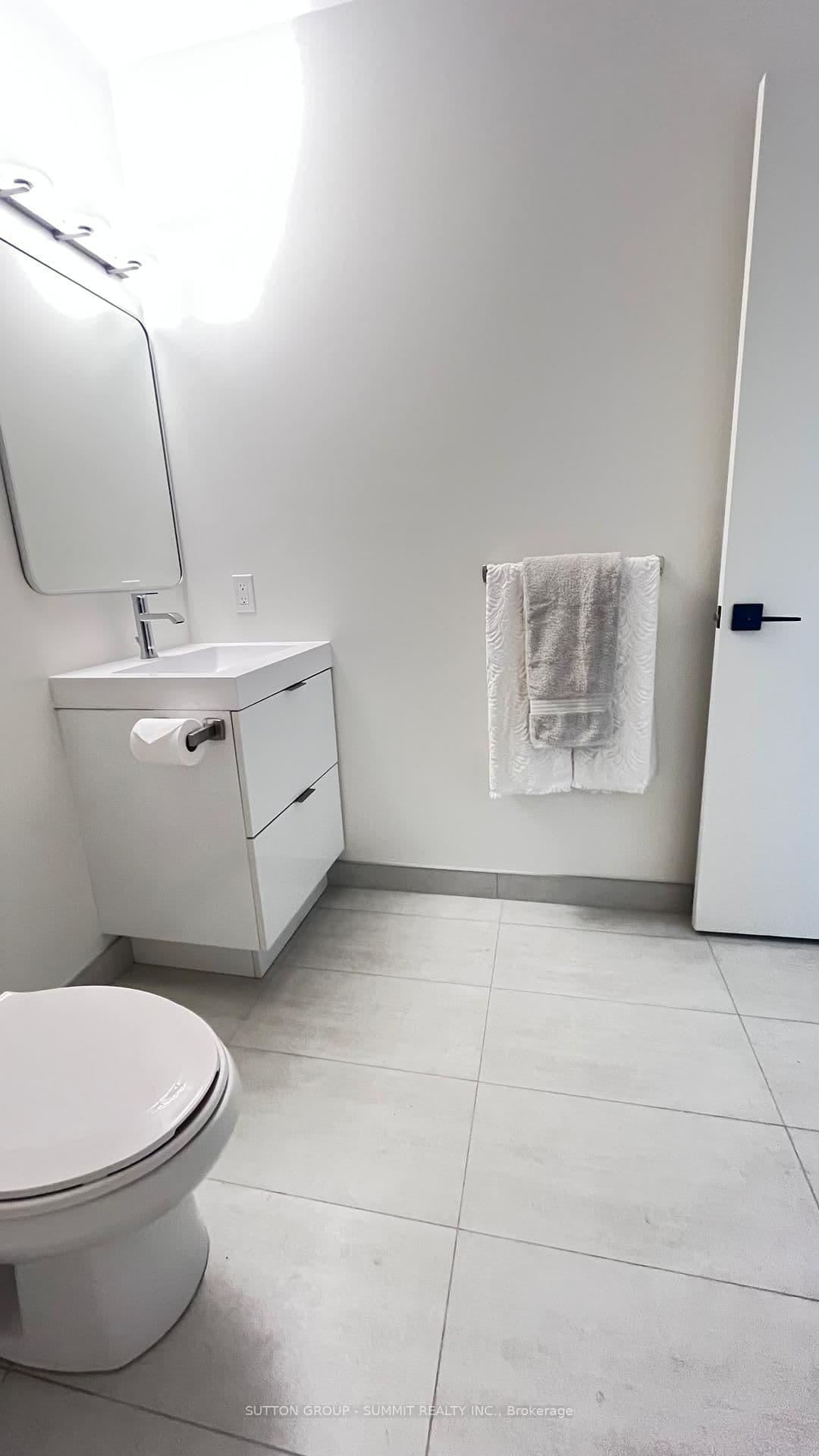 33 ERIE Avenue, Unit 402 thumbnail 33