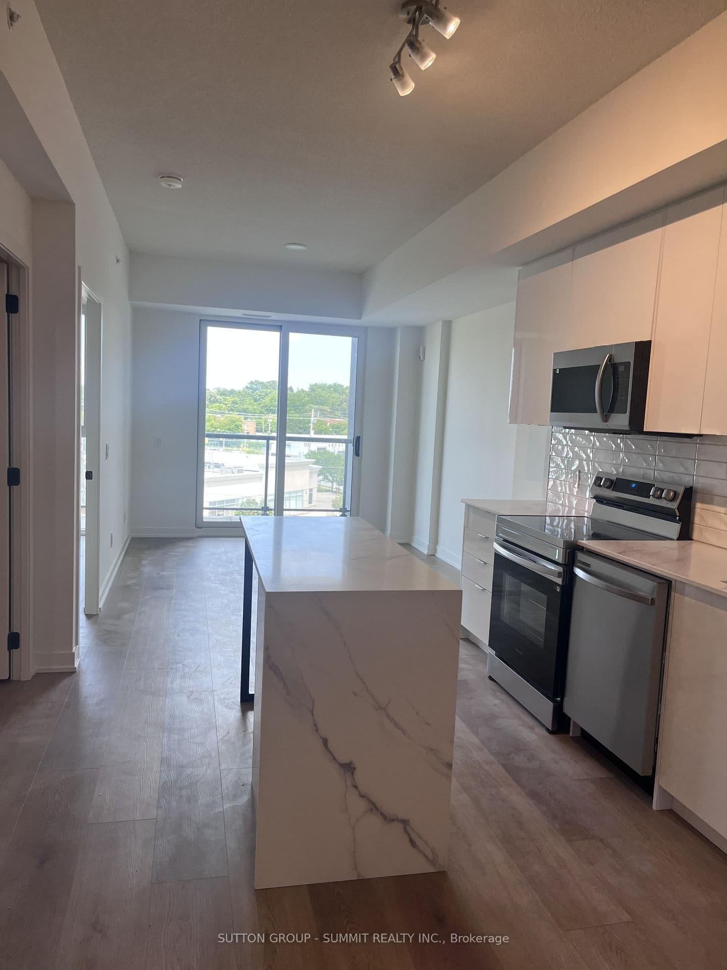 33 ERIE Avenue, Unit 402 thumbnail 5