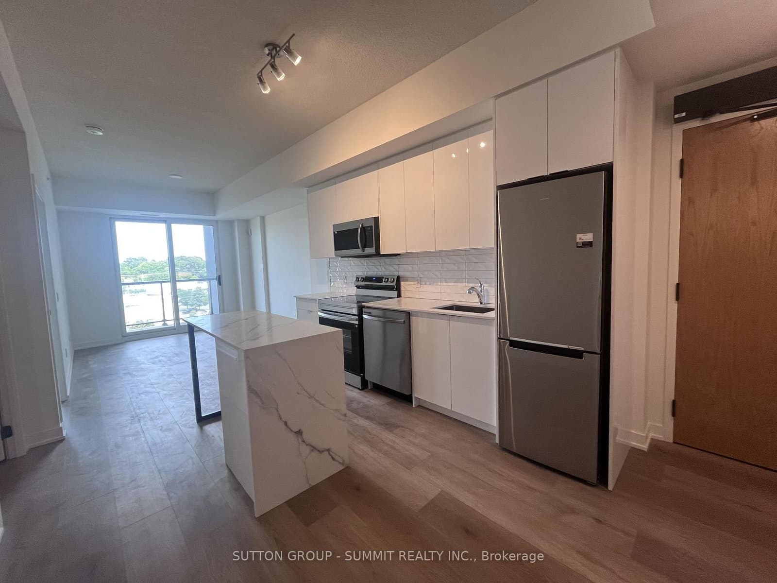 33 ERIE Avenue, Unit 402 thumbnail 6