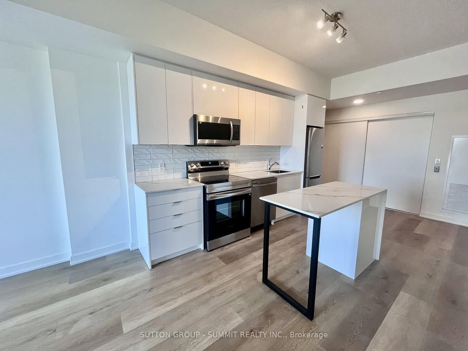 33 ERIE Avenue, Unit 402 thumbnail 7