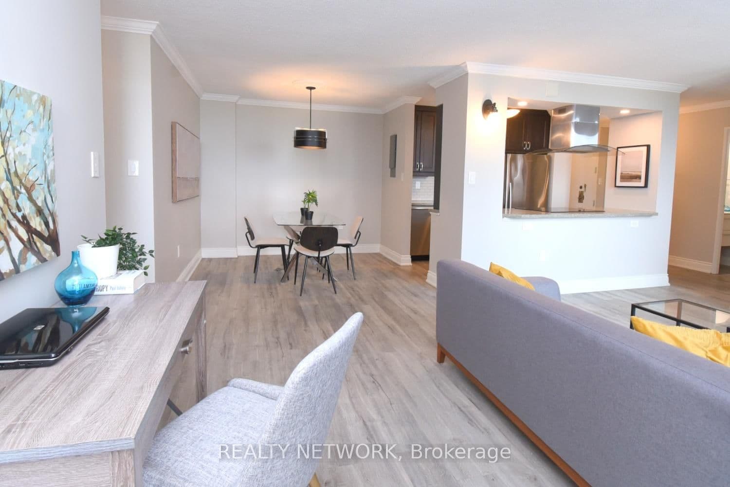 222 Jackson Street W, Unit 702 thumbnail 3