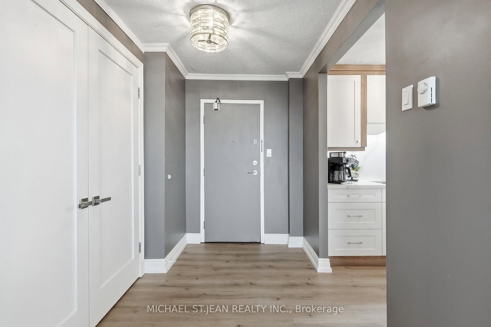 75 Queen Street N, Unit 1702 thumbnail 10