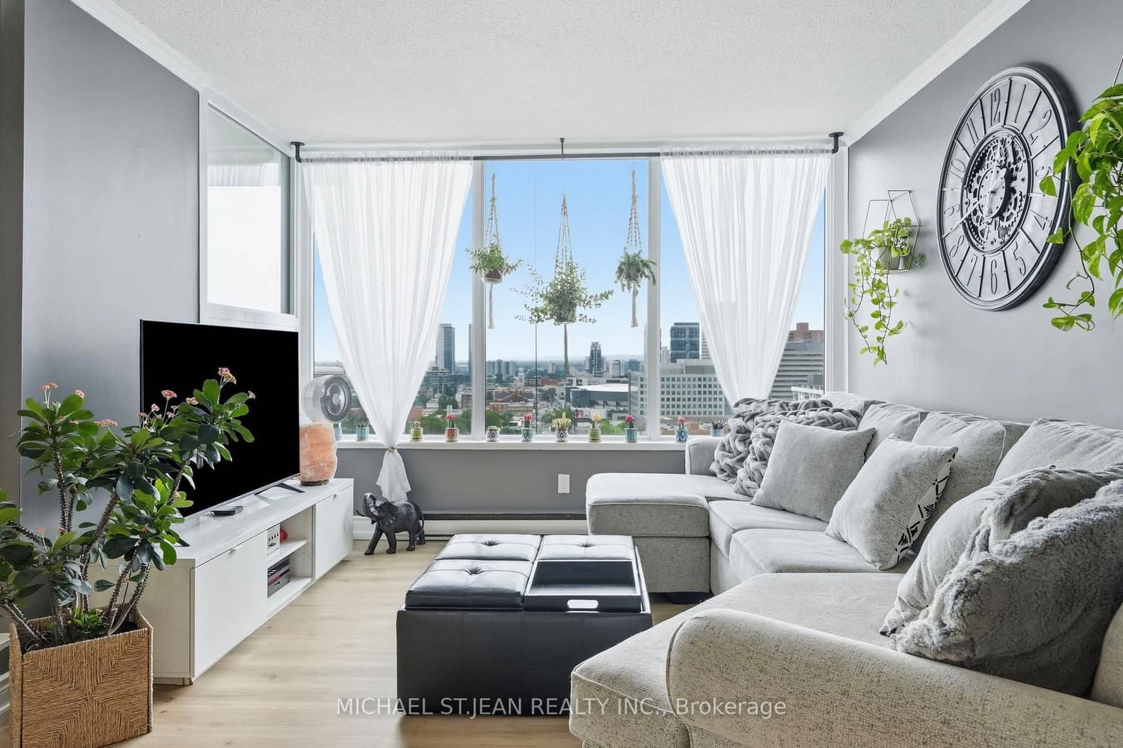 75 Queen Street N, Unit 1702 thumbnail 12