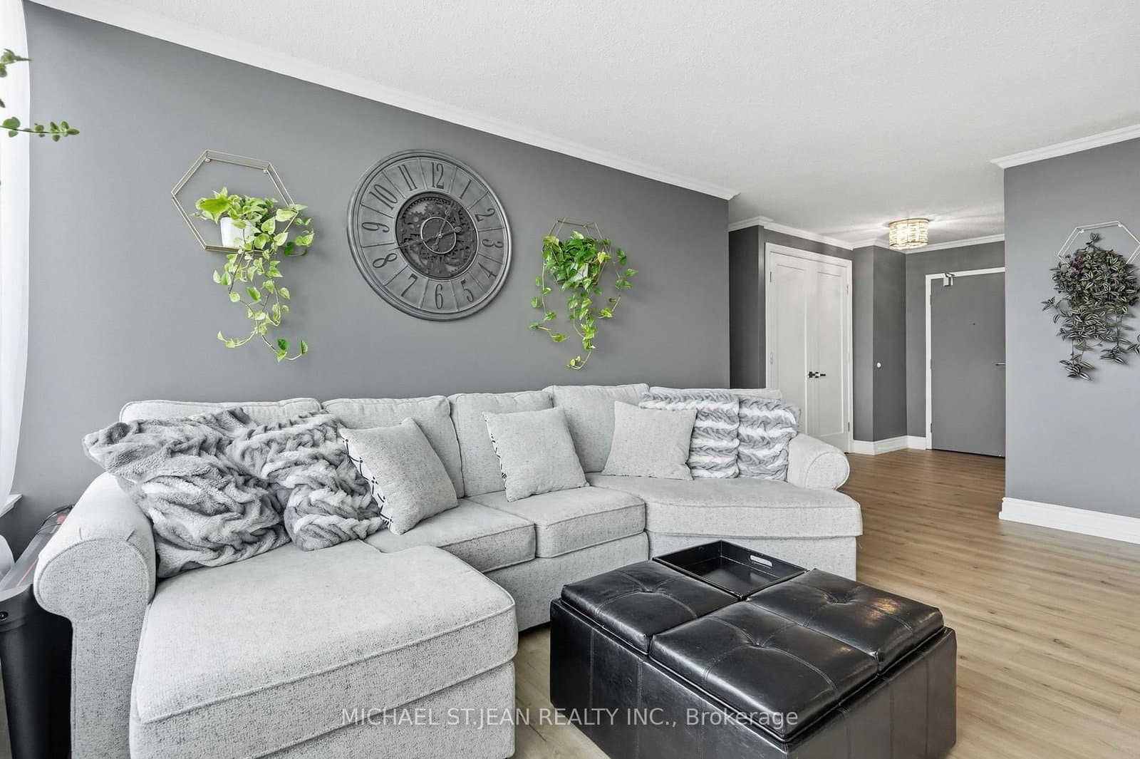 75 Queen Street N, Unit 1702 thumbnail 14