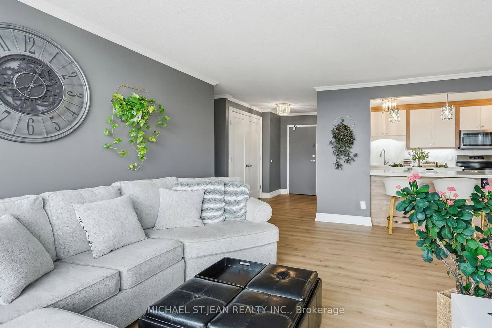 75 Queen Street N, Unit 1702 thumbnail 15