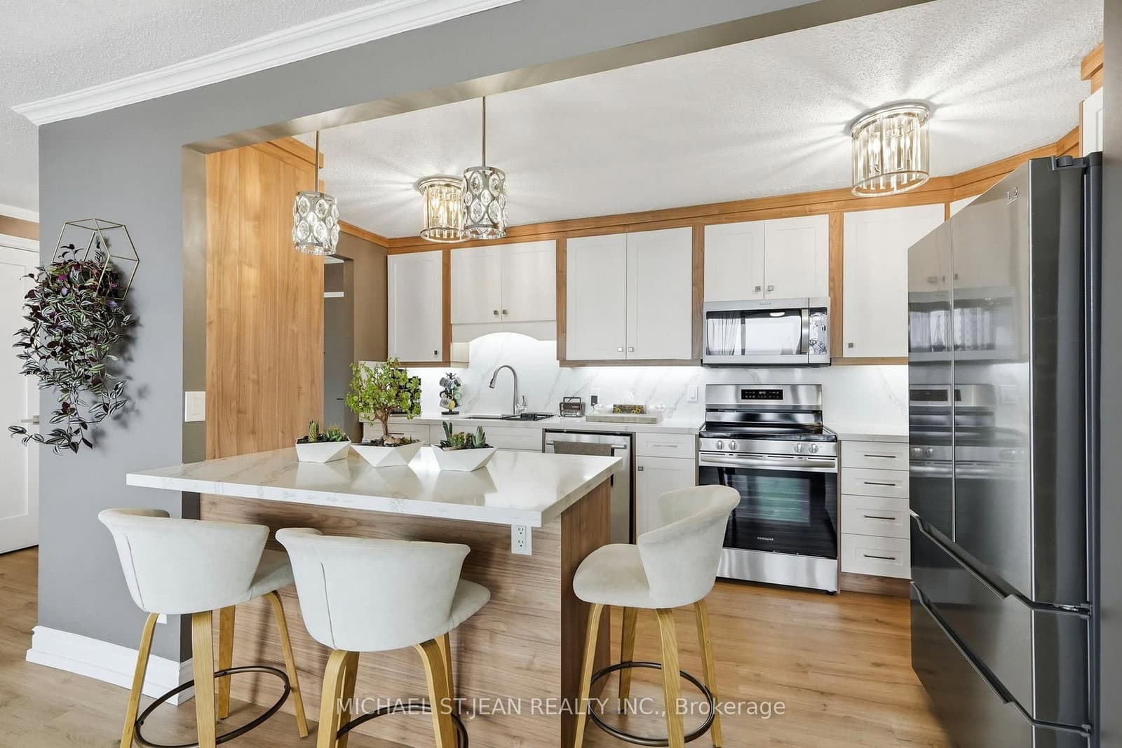 75 Queen Street N, Unit 1702 thumbnail 18