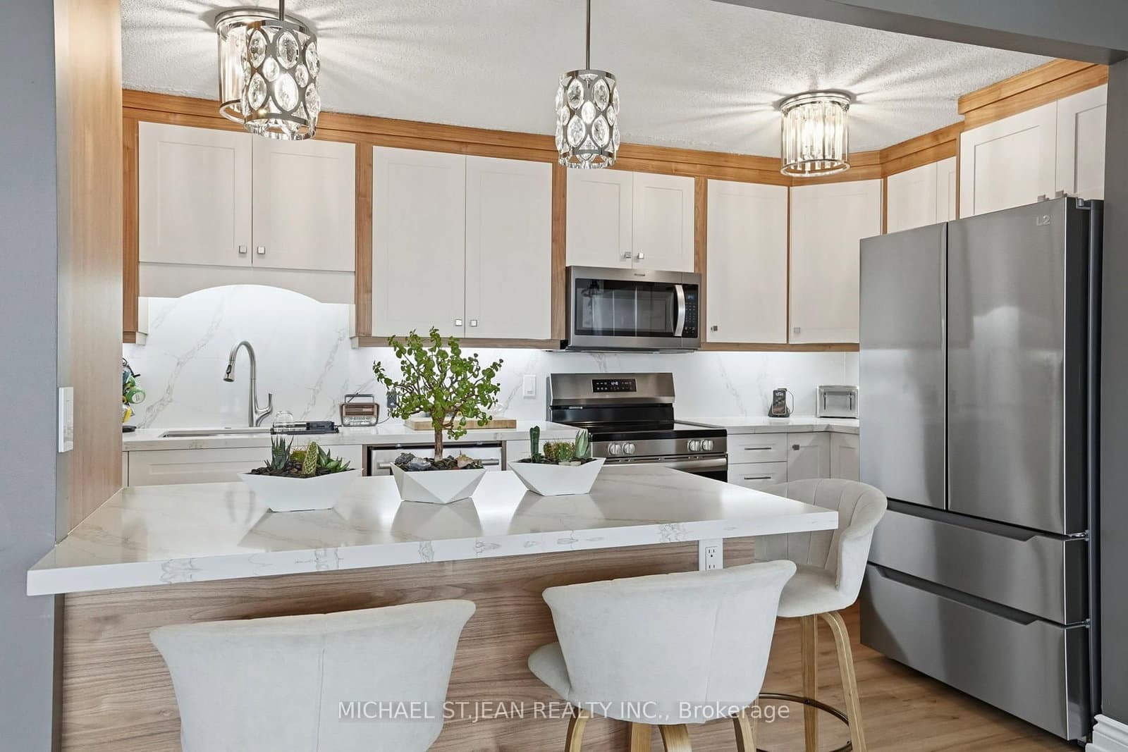 75 Queen Street N, Unit 1702 thumbnail 19
