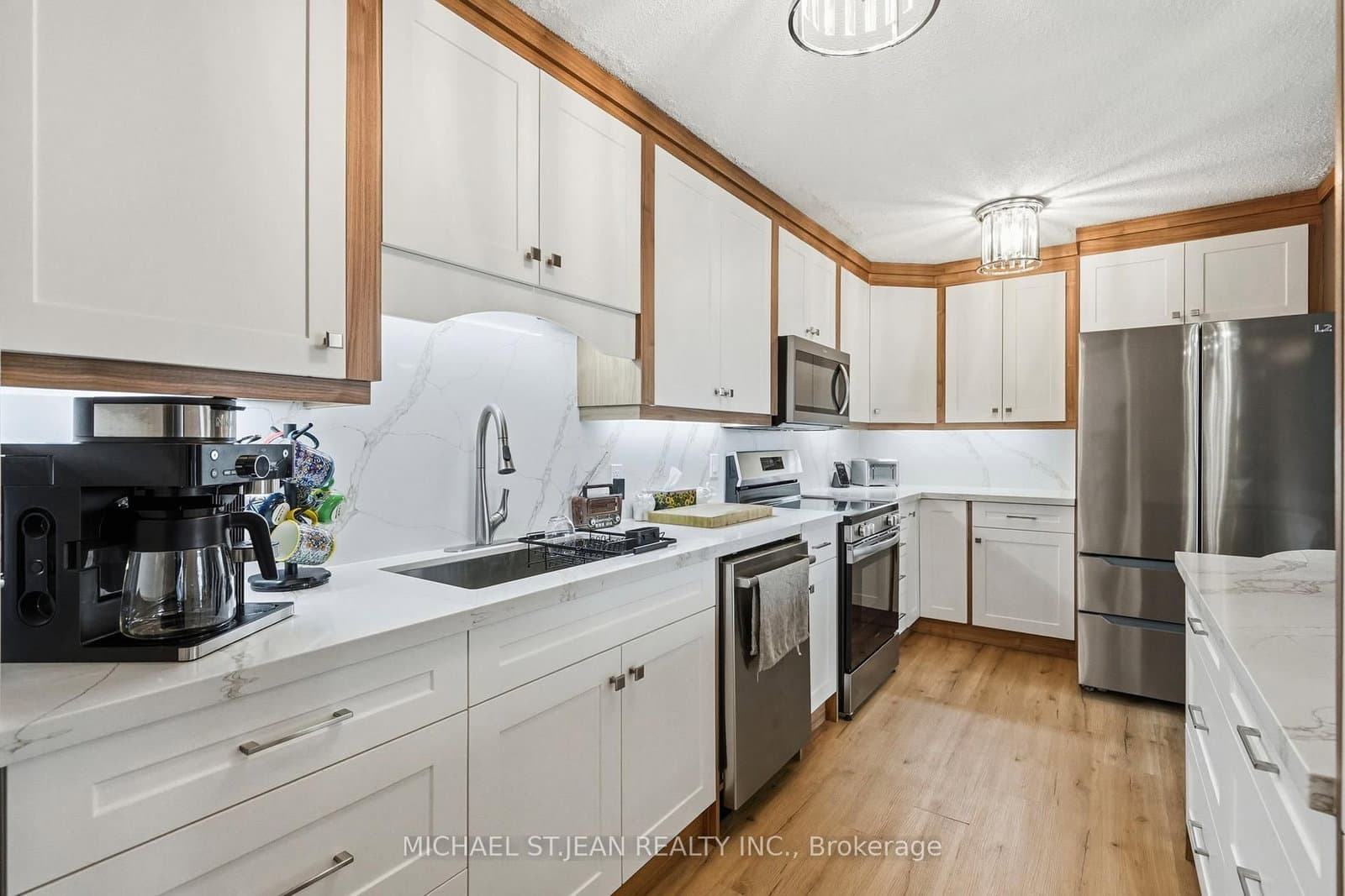 75 Queen Street N, Unit 1702 thumbnail 22