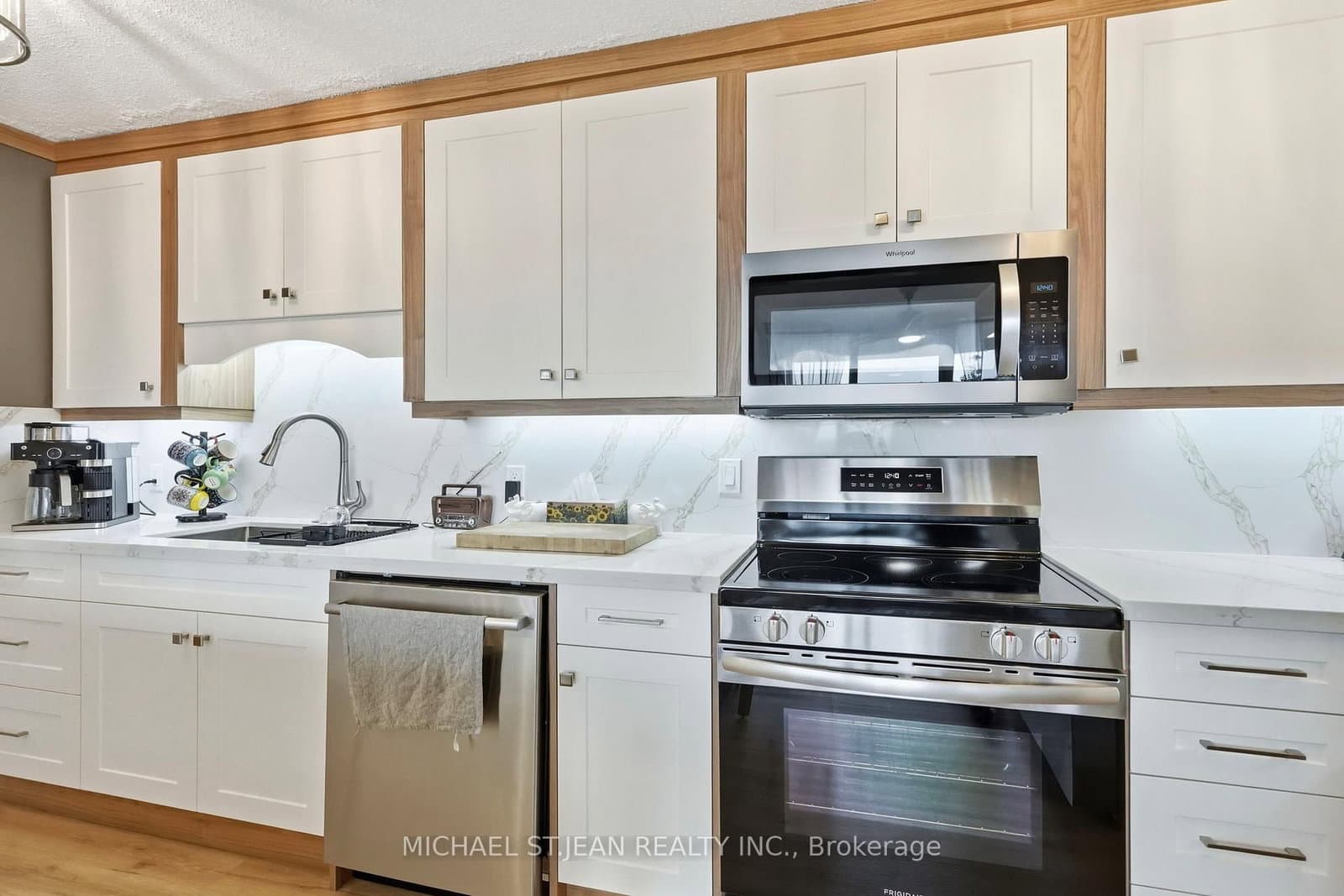 75 Queen Street N, Unit 1702 thumbnail 23