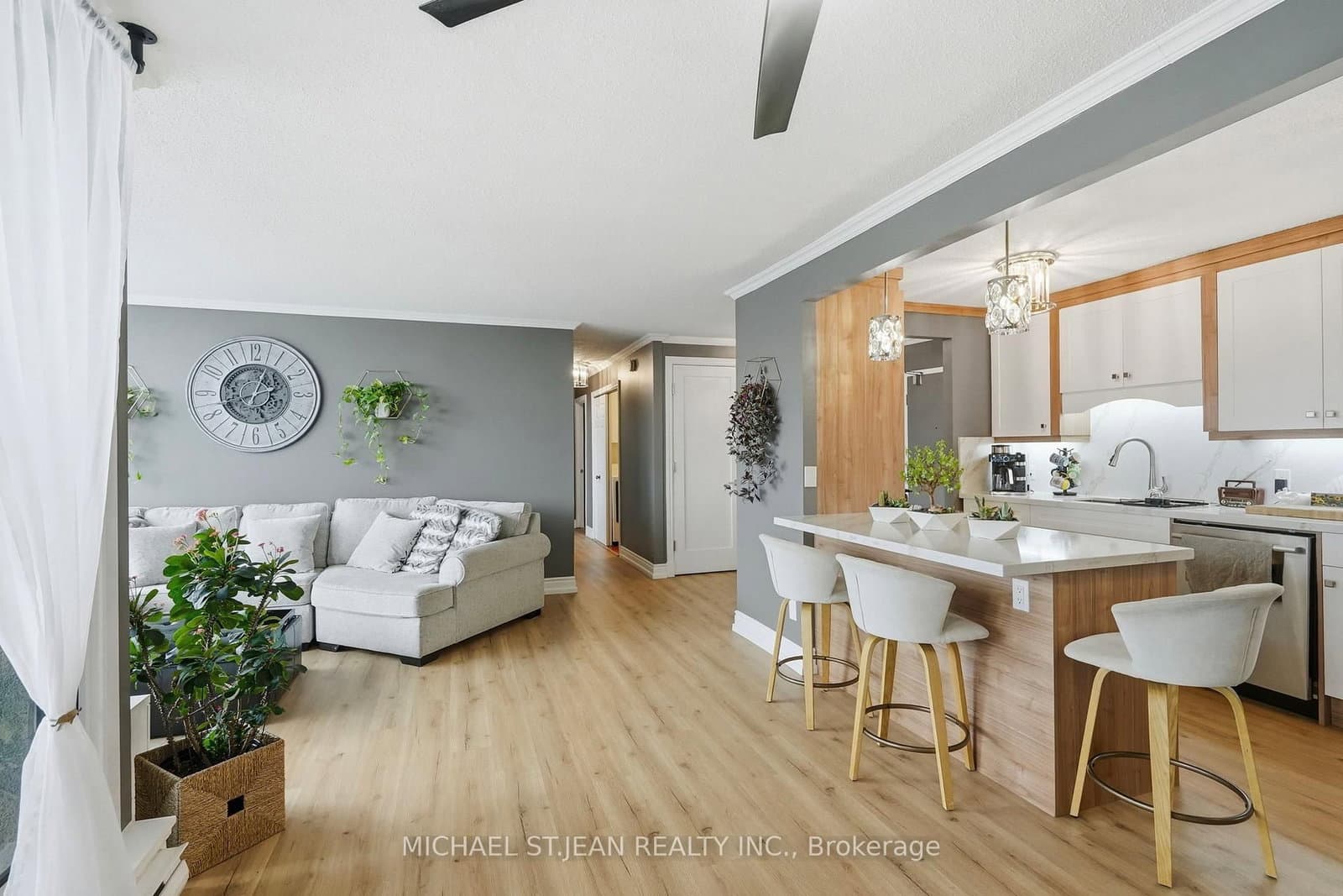 75 Queen Street N, Unit 1702 thumbnail 24