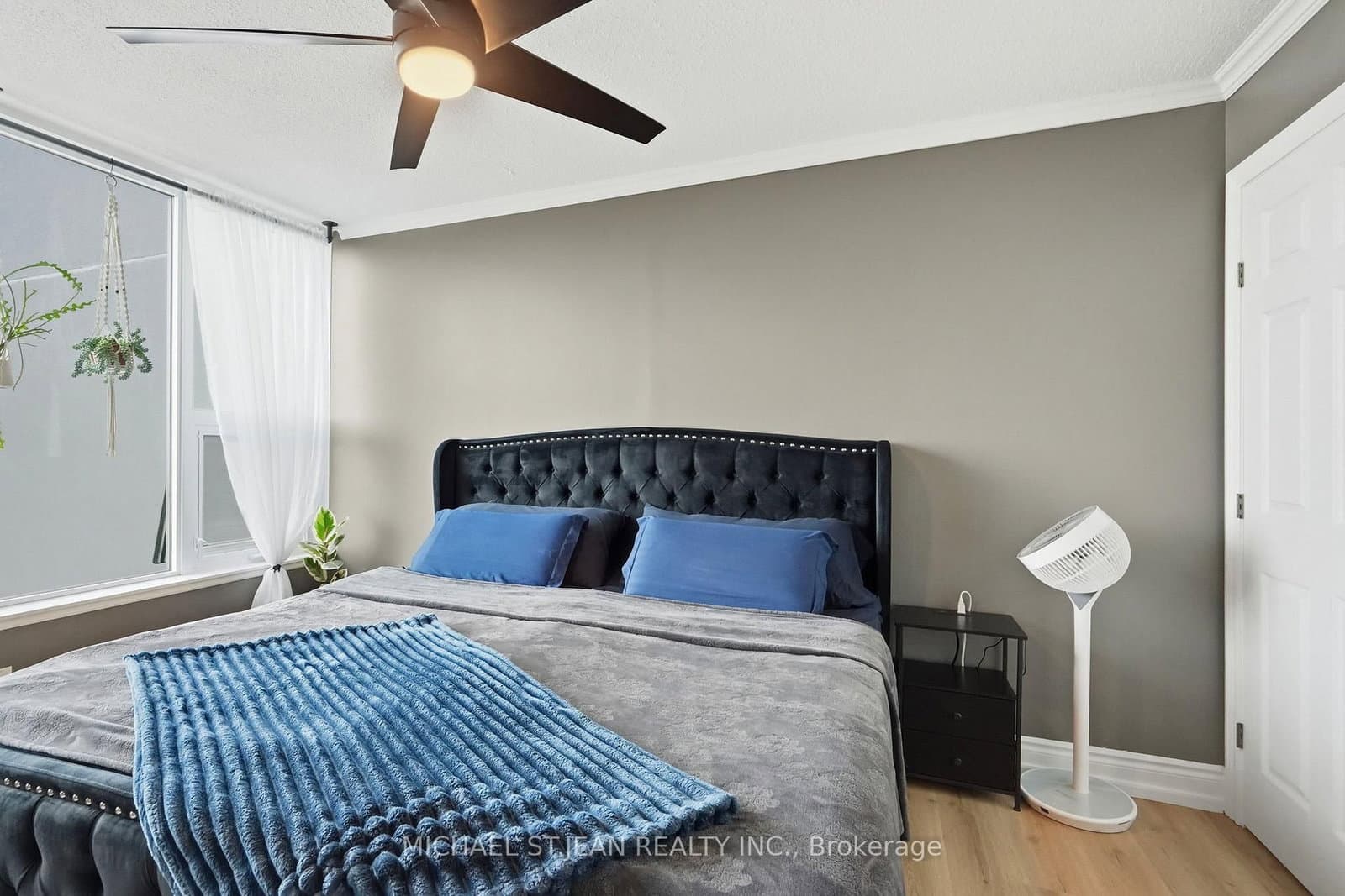 75 Queen Street N, Unit 1702 thumbnail 26
