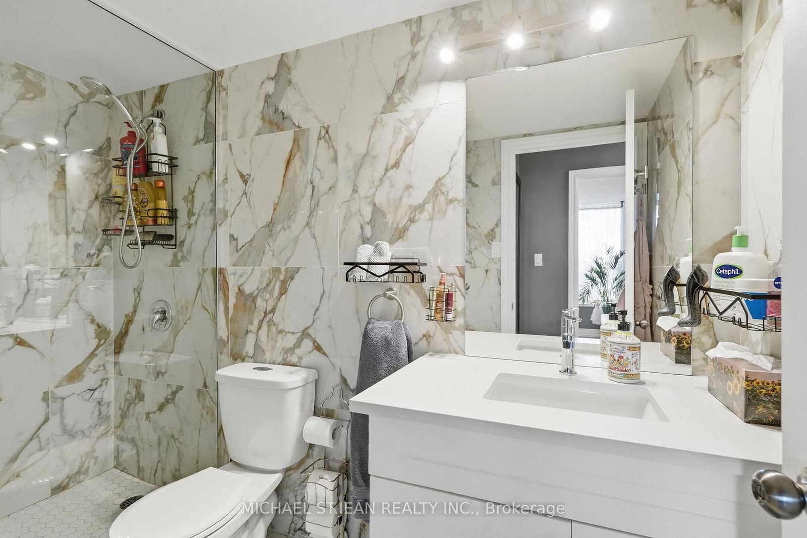 75 Queen Street N, Unit 1702 thumbnail 28