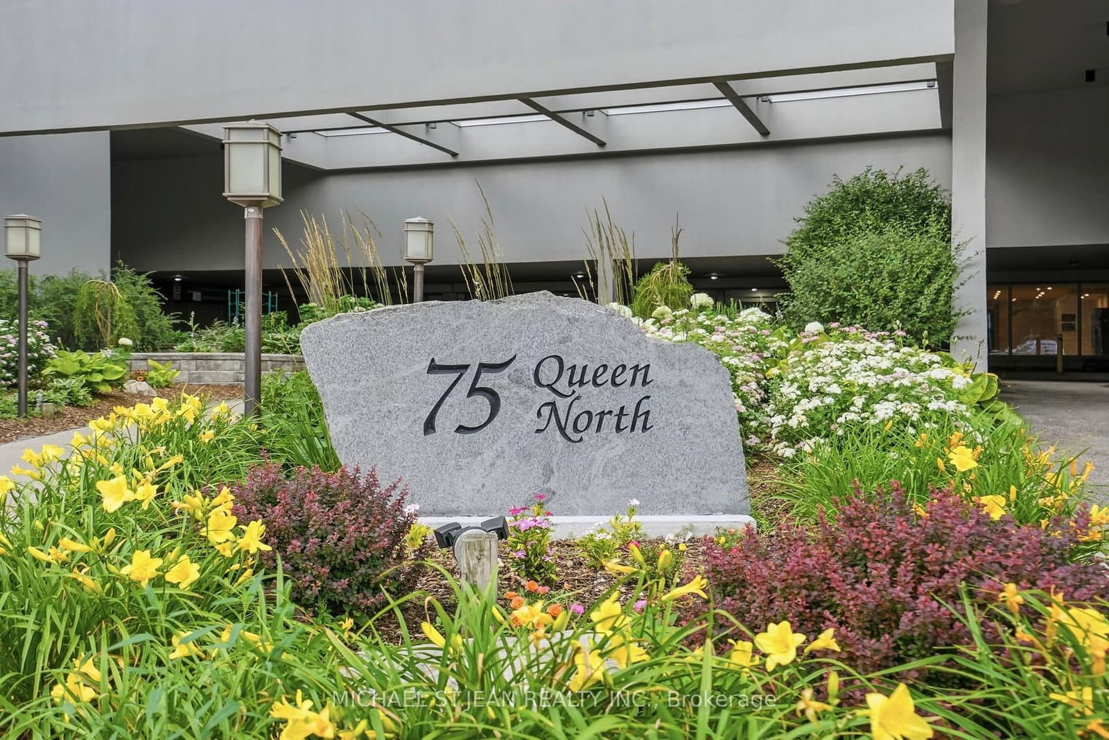 75 Queen Street N, Unit 1702 thumbnail 3