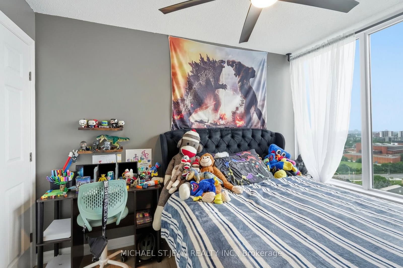 75 Queen Street N, Unit 1702 thumbnail 31