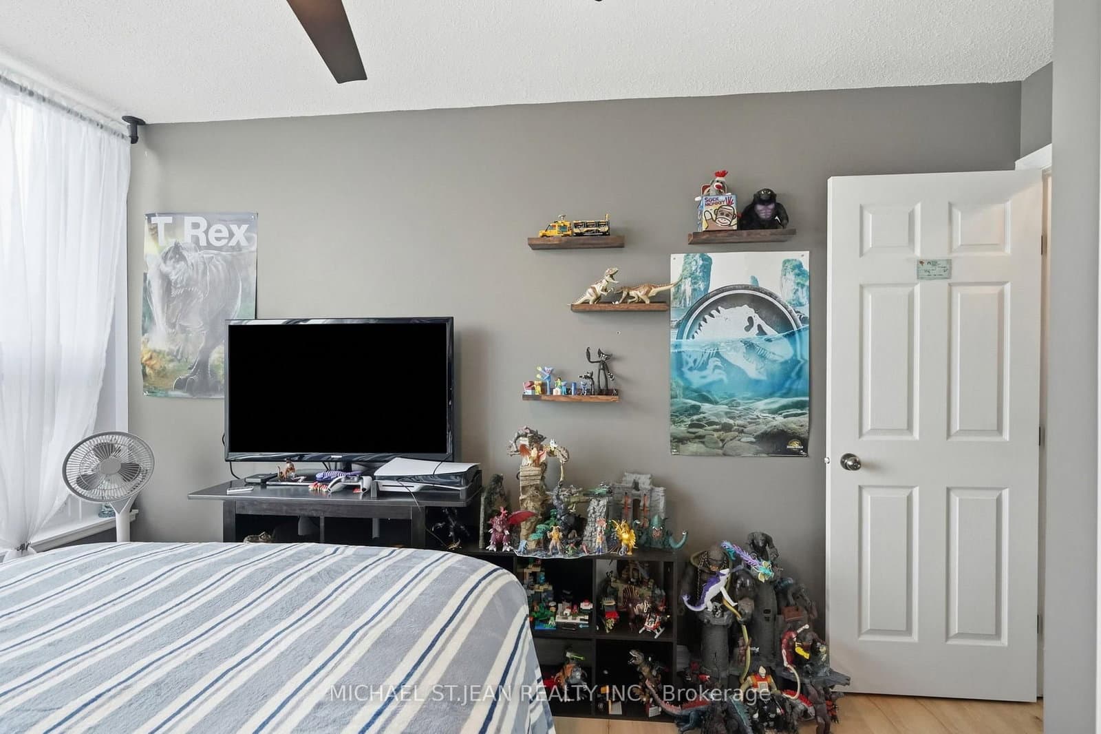 75 Queen Street N, Unit 1702 thumbnail 32
