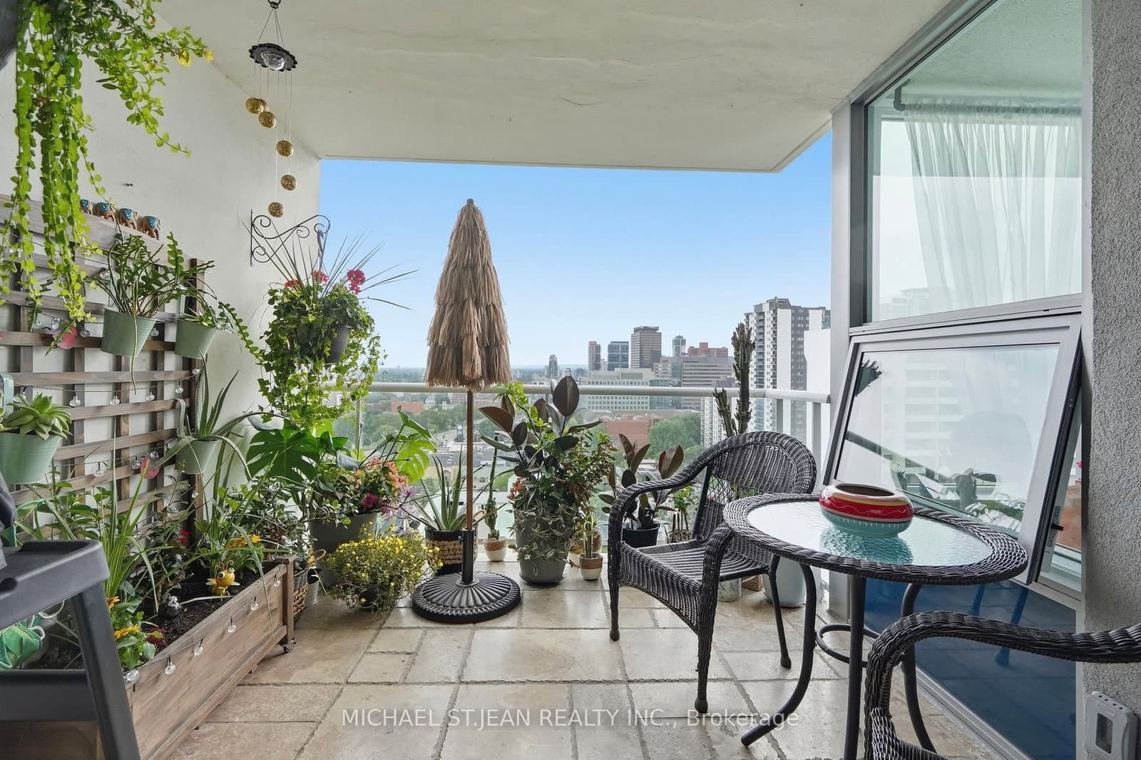 75 Queen Street N, Unit 1702 thumbnail 35