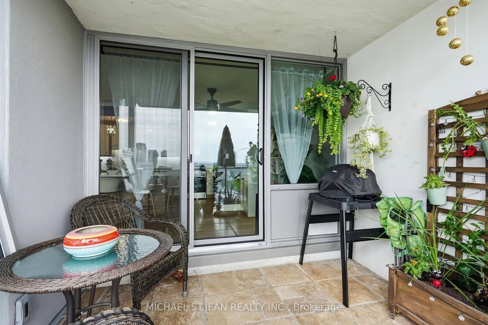 75 Queen Street N, Unit 1702 thumbnail 36