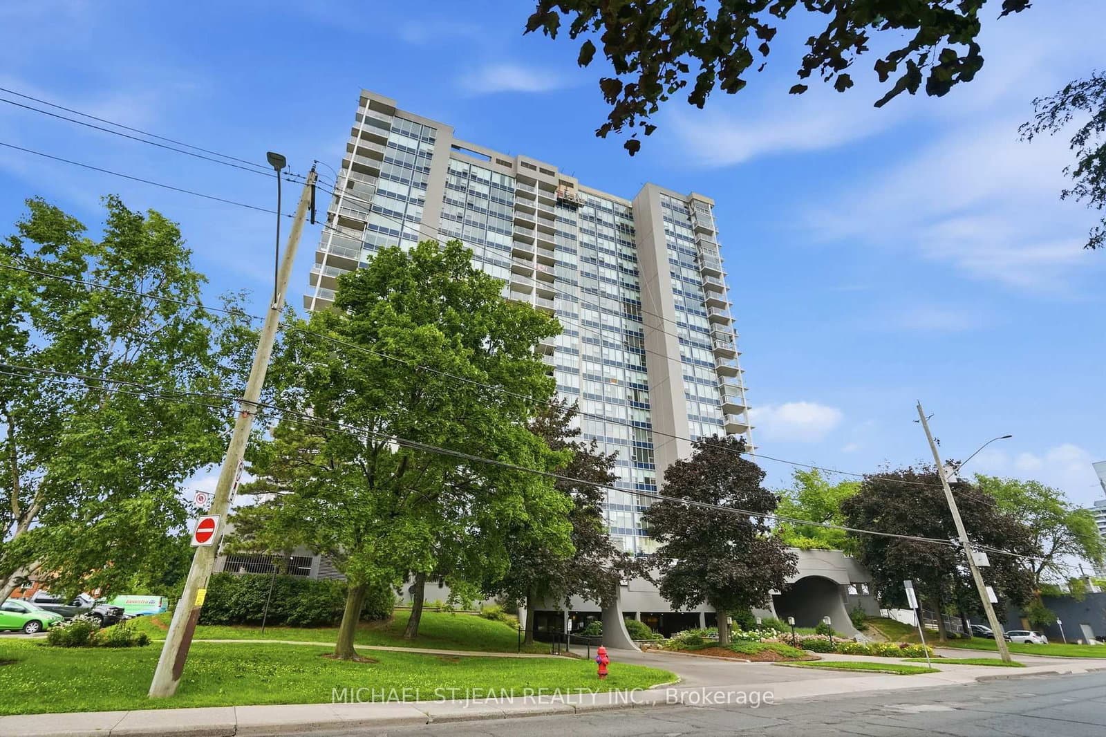 75 Queen Street N, Unit 1702 thumbnail 4