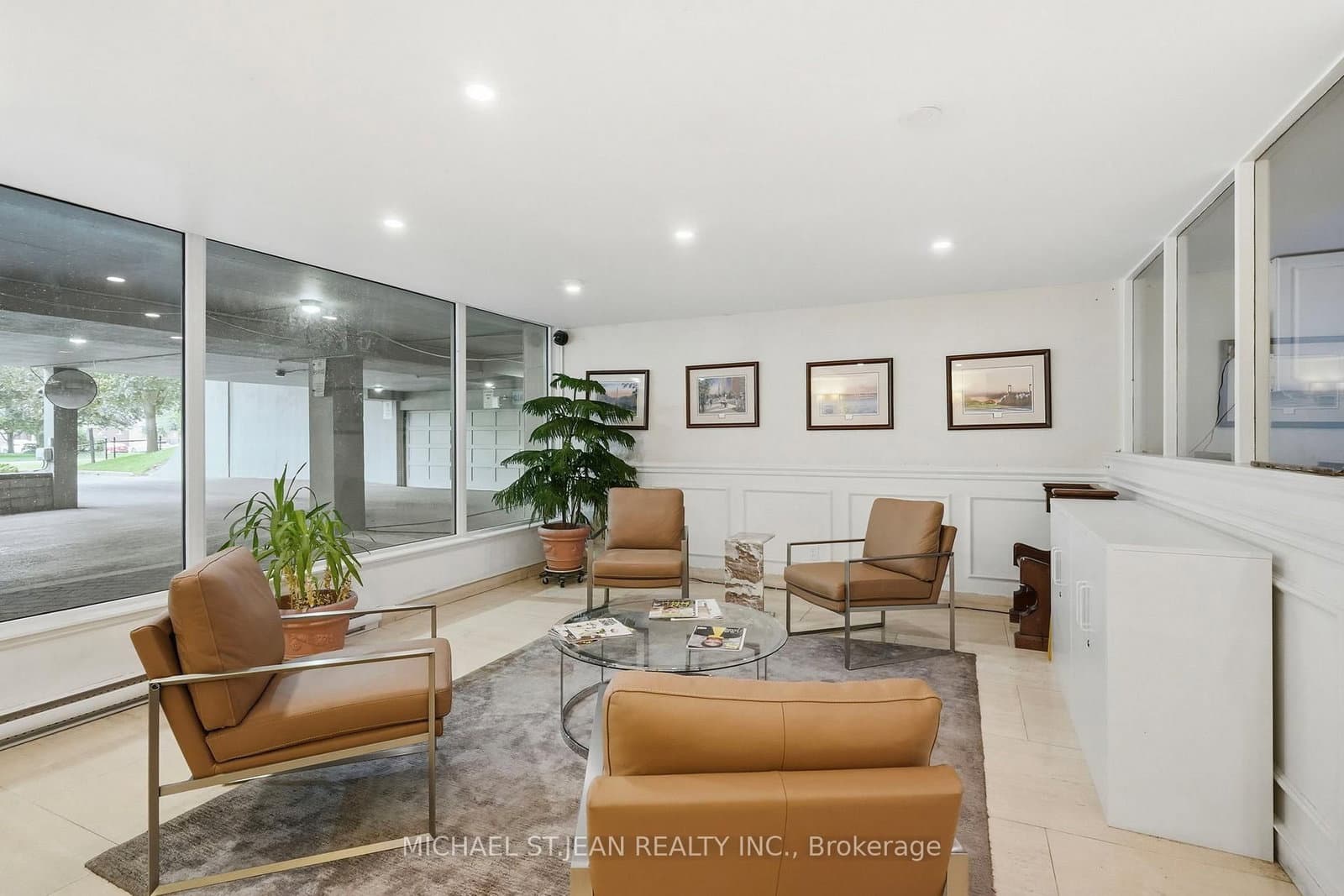 75 Queen Street N, Unit 1702 thumbnail 40