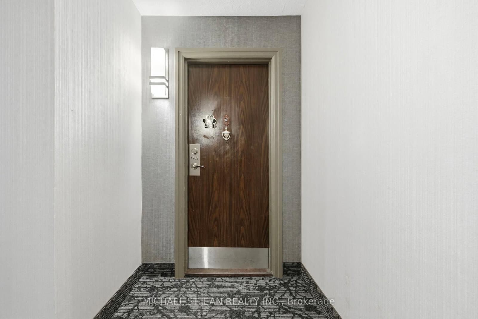 75 Queen Street N, Unit 1702 thumbnail 8