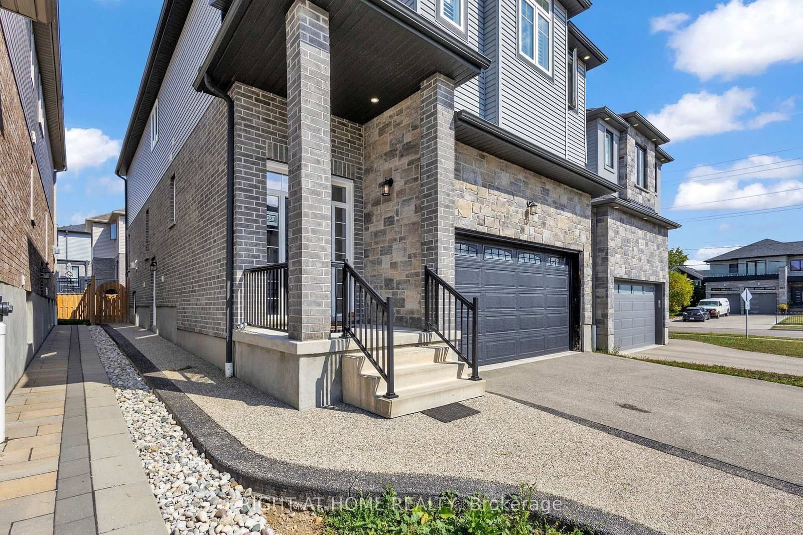 321 Carriage Way thumbnail 2