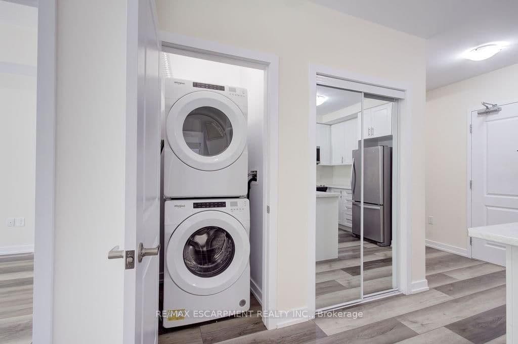 450 Dundas Street E, Unit 110 thumbnail 18