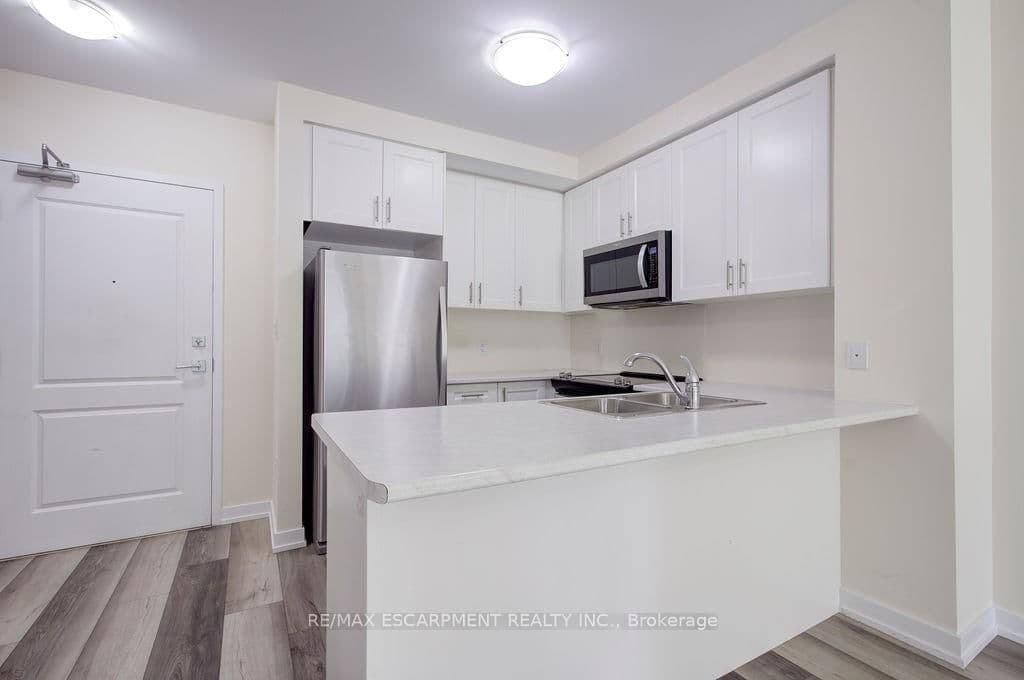 450 Dundas Street E, Unit 110 thumbnail 2