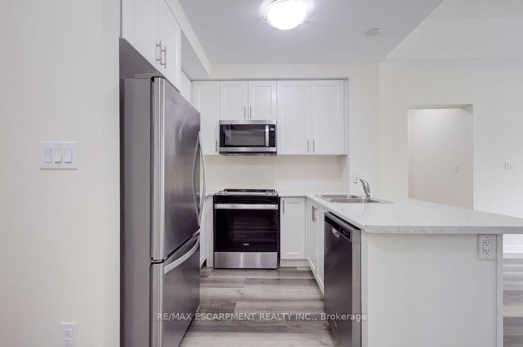 450 Dundas Street E, Unit 110 thumbnail 3