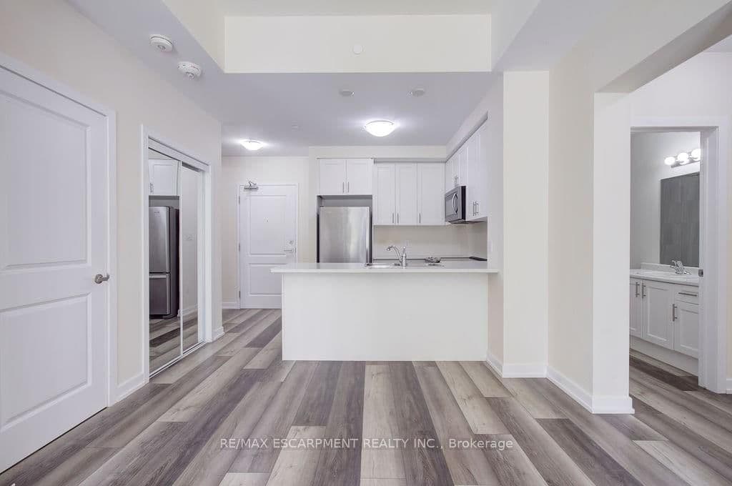 450 Dundas Street E, Unit 110 thumbnail 8