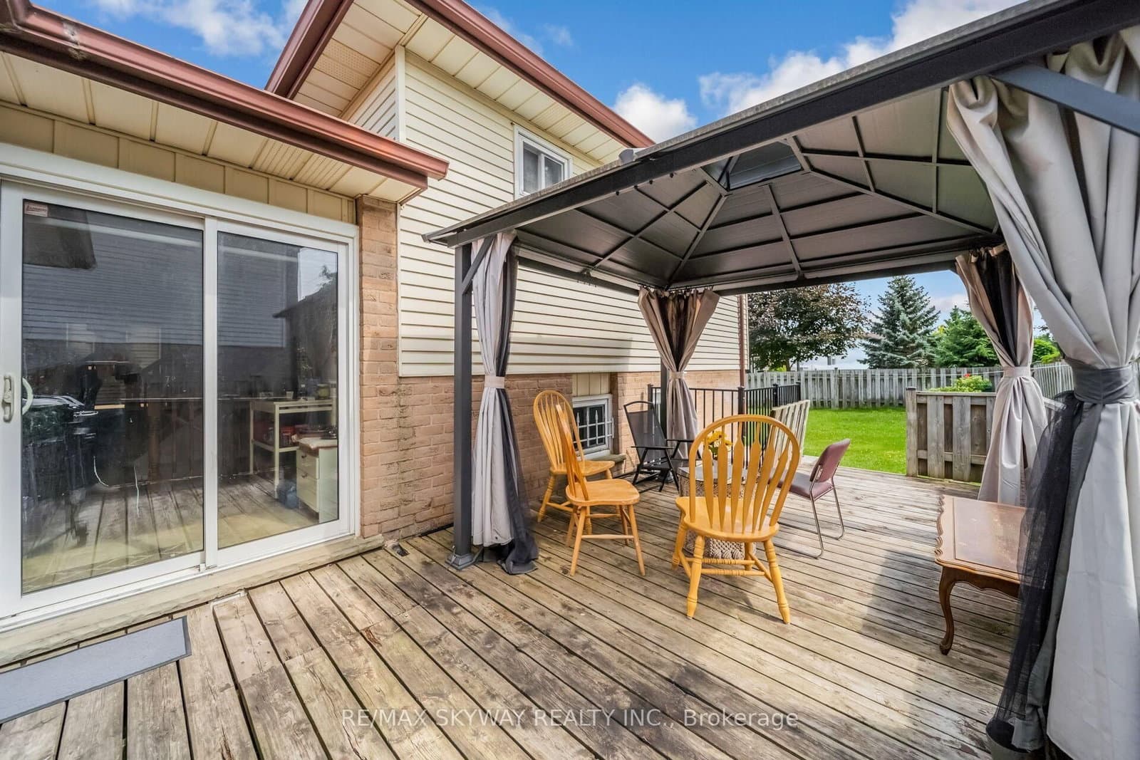 42 Newbury Drive thumbnail 44
